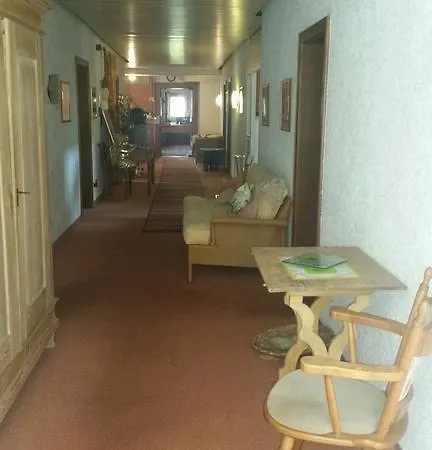 Kurparkhotel 招待所 3*