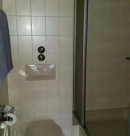 Kurparkhotel 奥伯斯特多夫
