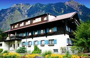 Kurparkhotel 奥伯斯特多夫